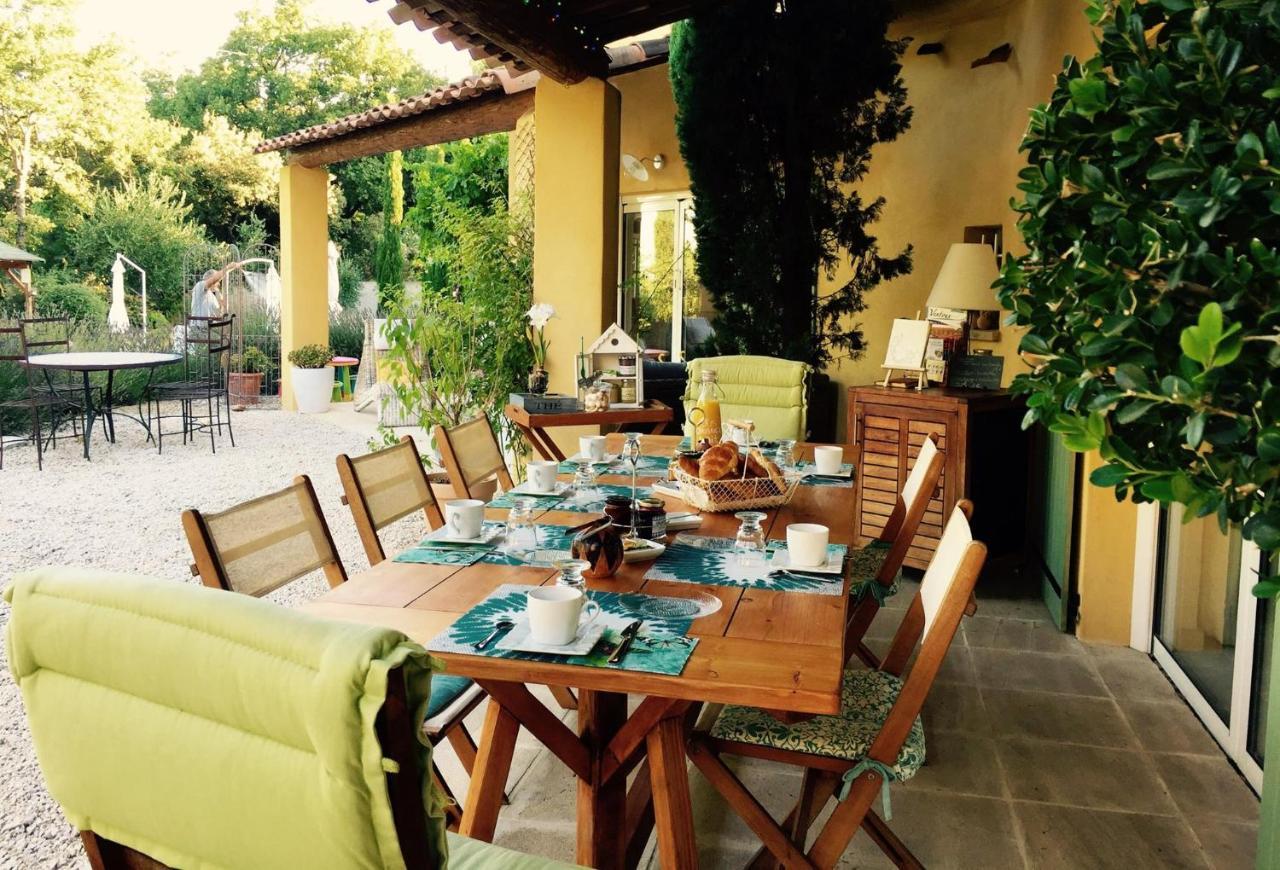 Le Mas Des Pierres Blanches Bed and Breakfast Venasque Zewnętrze zdjęcie