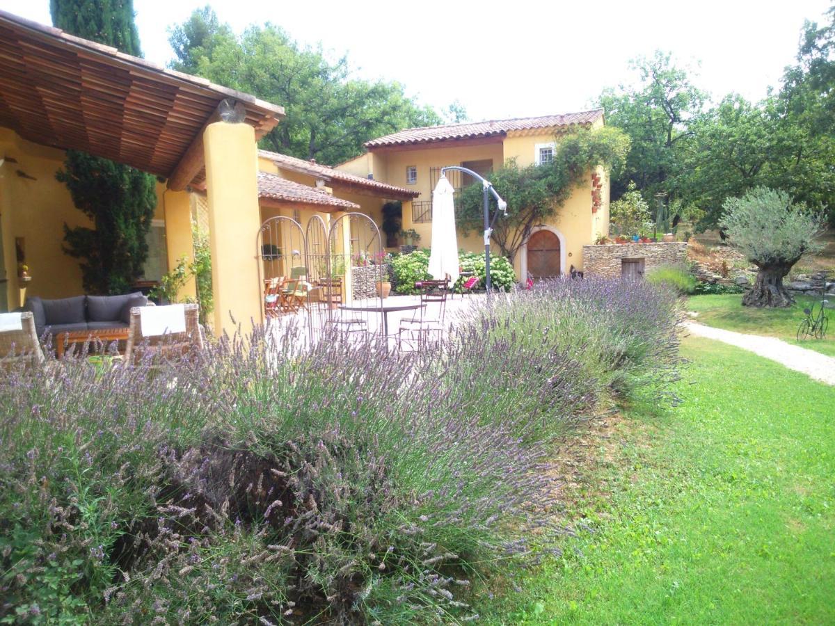 Le Mas Des Pierres Blanches Bed and Breakfast Venasque Zewnętrze zdjęcie