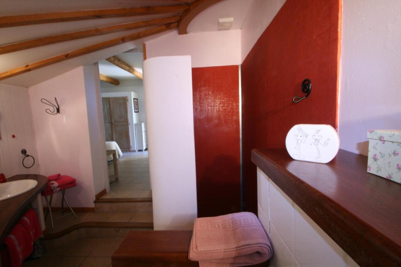 Le Mas Des Pierres Blanches Bed and Breakfast Venasque Zewnętrze zdjęcie